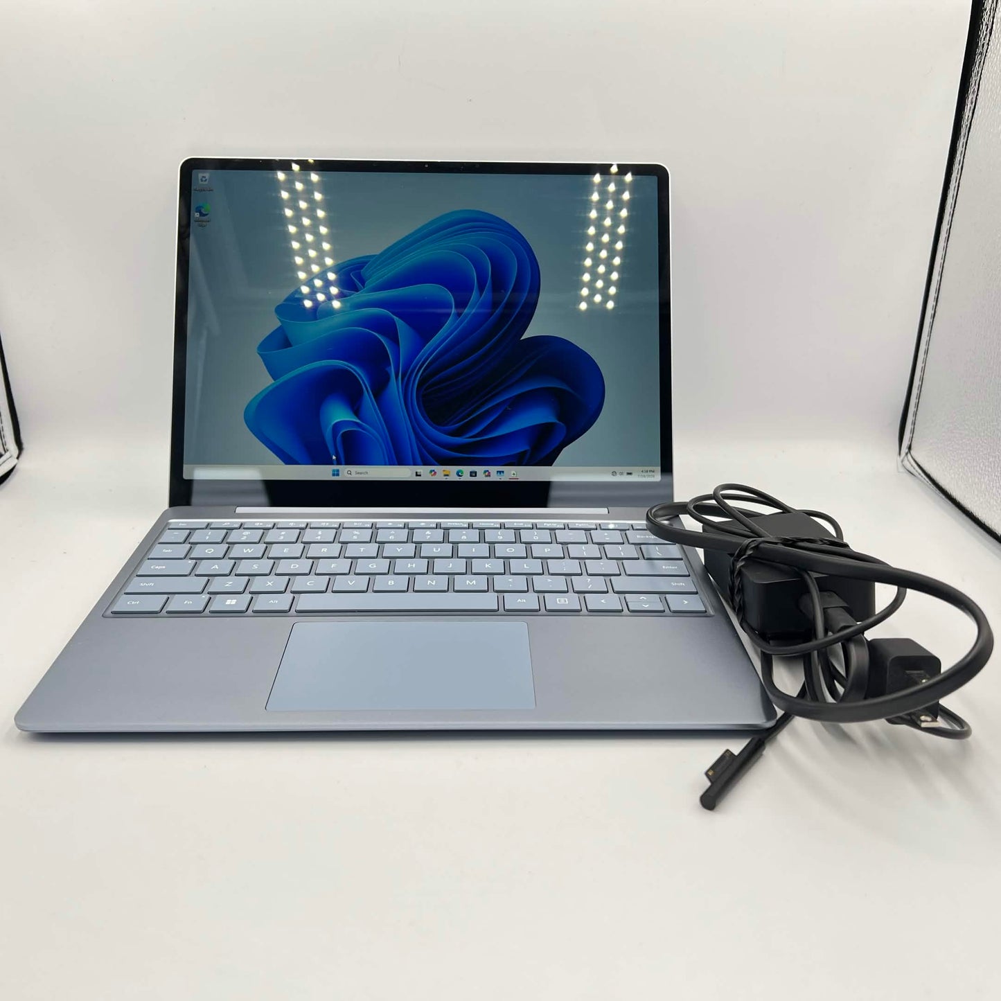 Microsoft Surface Laptop Go 3 2013 12.4" i5-1235U 1.3GHz 8GB RAM 256GB SSD