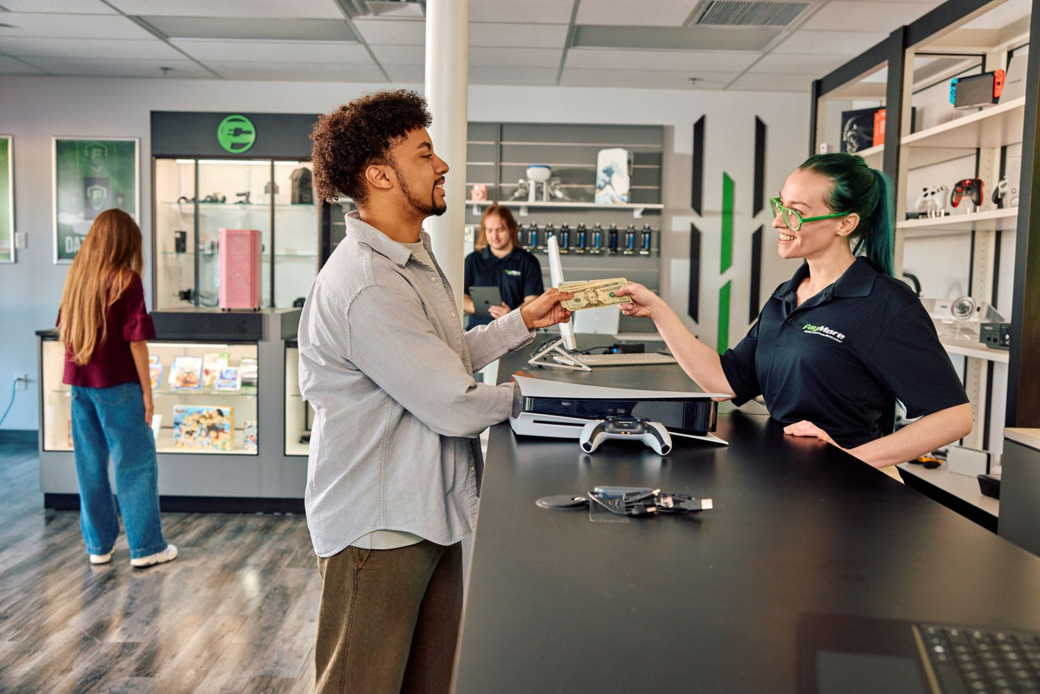paymore employee paying a customer