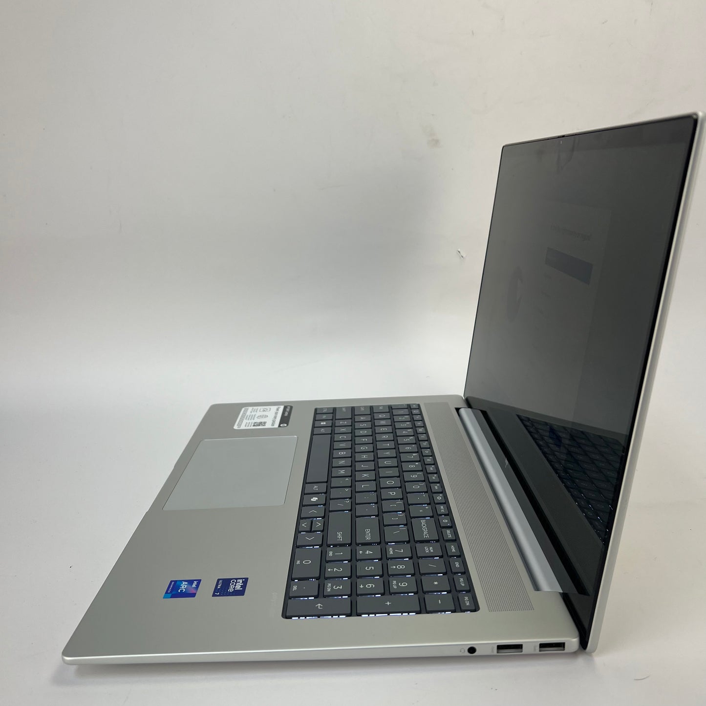 HP  Envy 17.3"  9S1R7UA 17" Core Ultra 7 3.8GHz 16GB RAM 1TB SSD