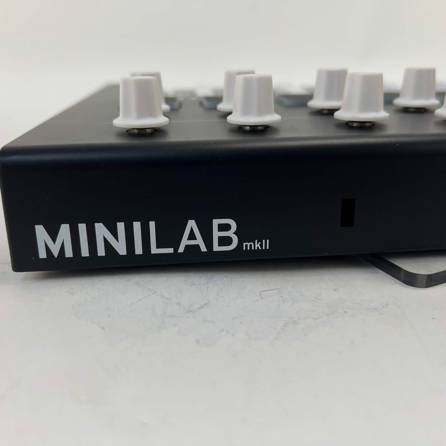 Arturia MiniLab MKII compact, portable 25-key USB MIDI controller 2AA6ZZ0D