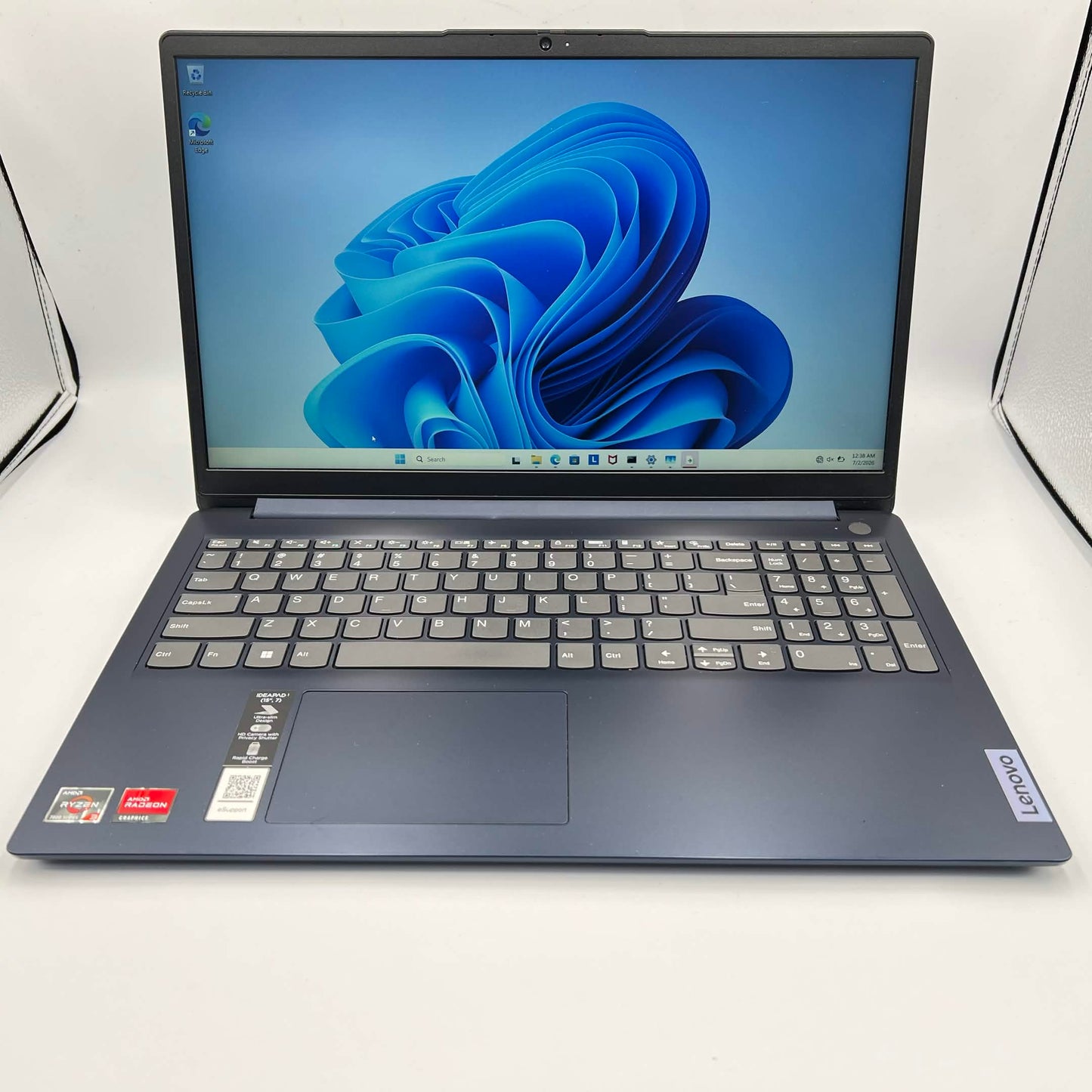 Lenovo IdeaPad 1 15AMN7 15.6" Ryzen 3 7320U 2.4GHz 8GB RAM 256GB SSD