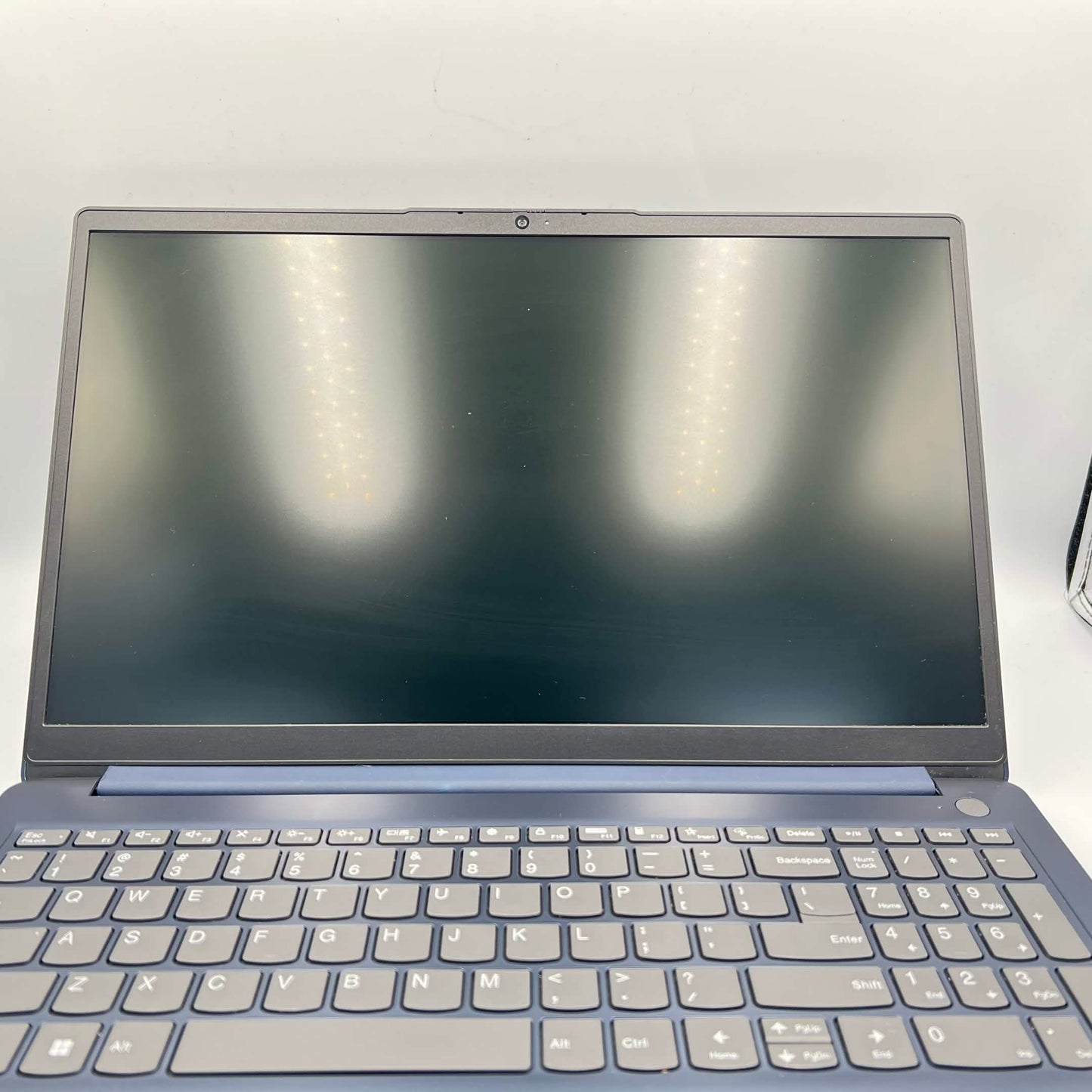 Lenovo IdeaPad 1 15AMN7 15.6" Ryzen 3 7320U 2.4GHz 8GB RAM 256GB SSD