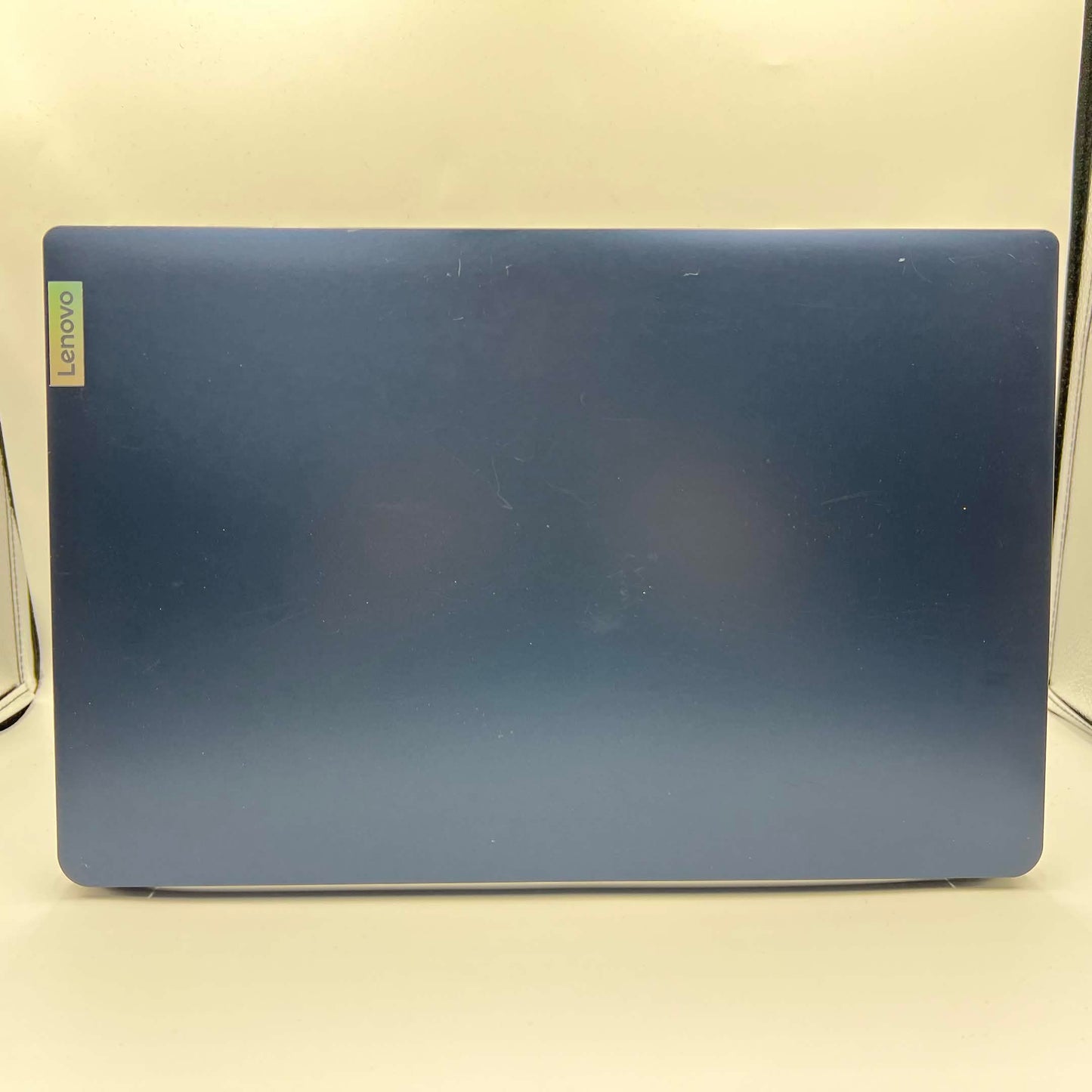 Lenovo IdeaPad 1 15AMN7 15.6" Ryzen 3 7320U 2.4GHz 8GB RAM 256GB SSD