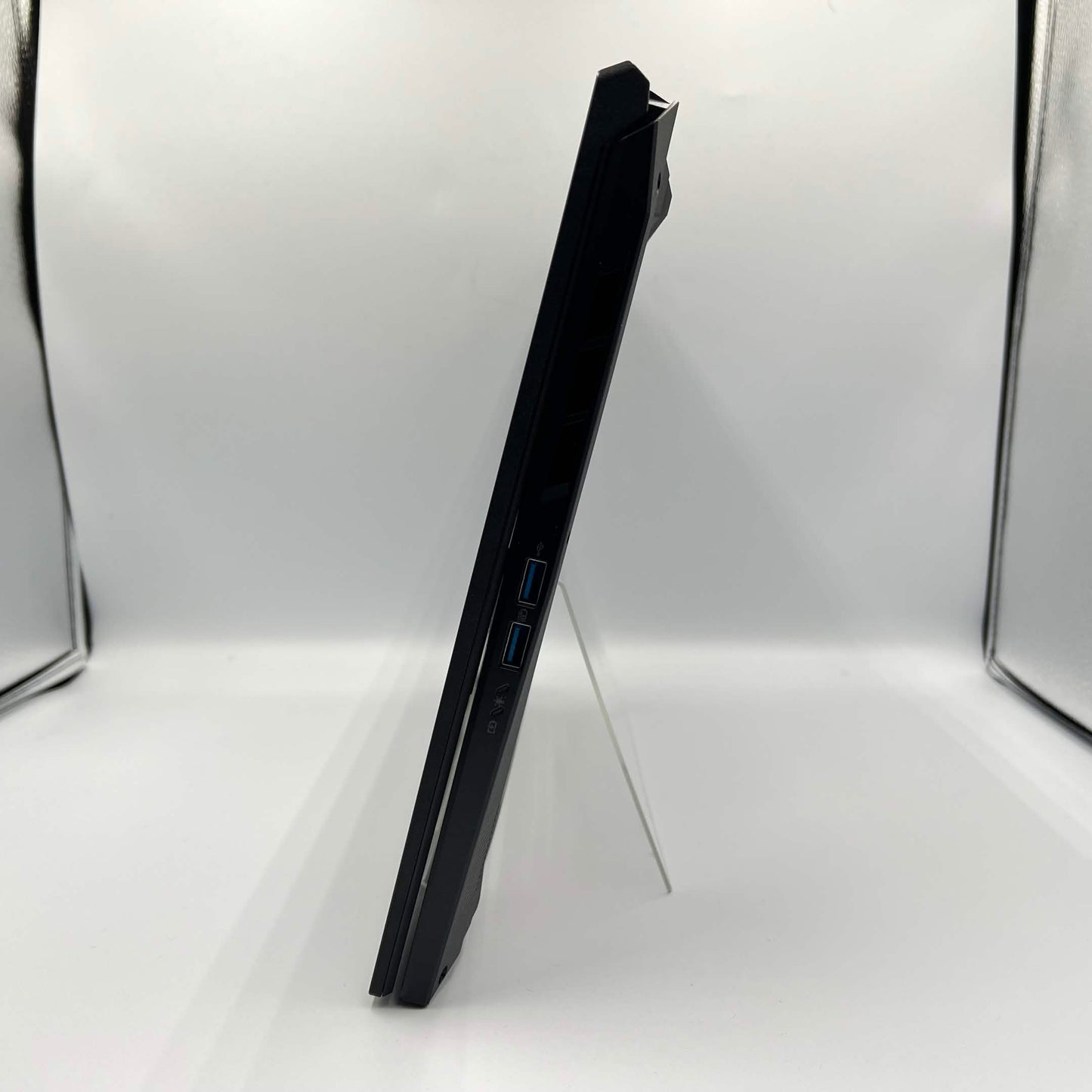 Acer Nitro V 16 ANV16-72 16" Core 7 240H 2.5GHz 16GB RAM 1TB SSD GeForce RTX 5050