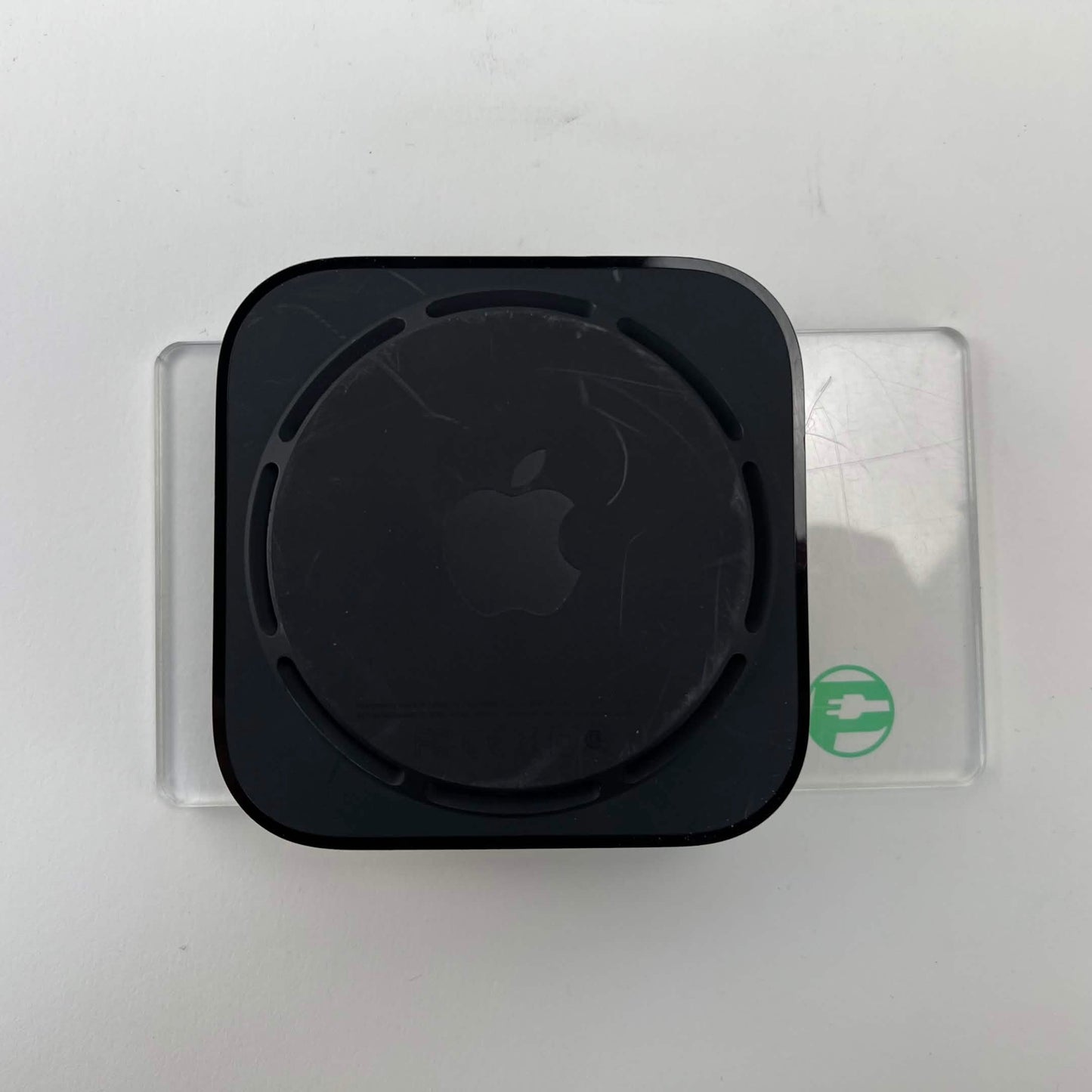 Apple TV 4K 1st Gen 32GB Digital HD Media Streamer MQD22LL/A WiFi + Ethernet