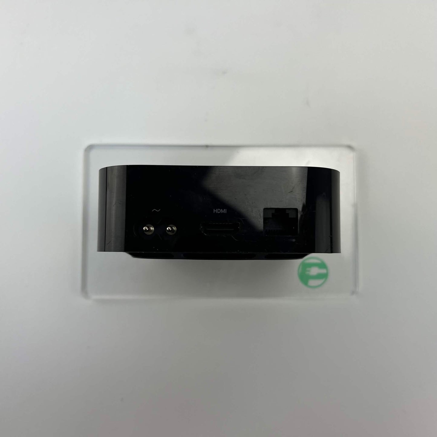 Apple TV 4K 1st Gen 32GB Digital HD Media Streamer MQD22LL/A WiFi + Ethernet