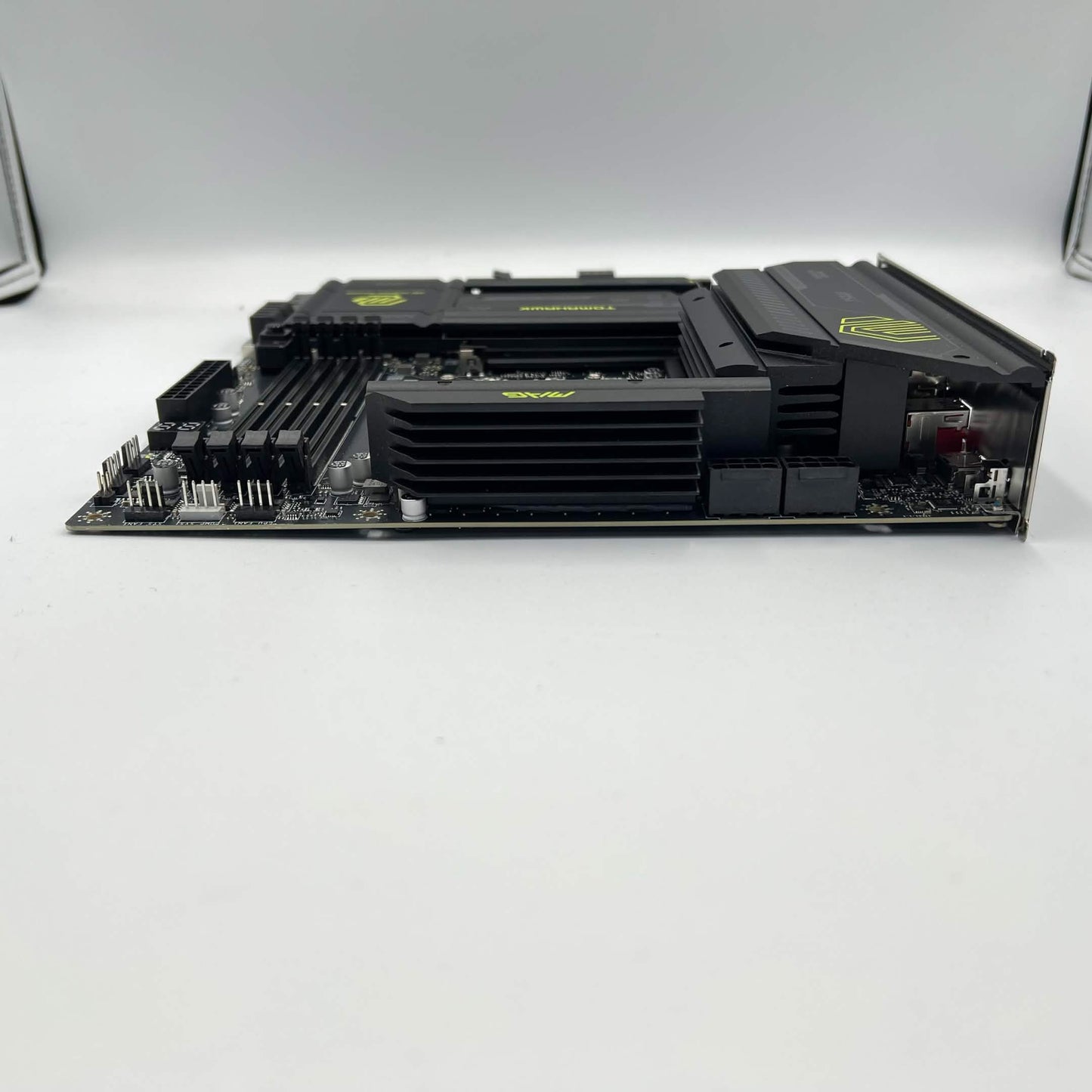 MSi MAG X870 TOMAHAWK WIFI AM5 AMD Ryzen 7 9800X3D 8 Core 4.70GHz ATX