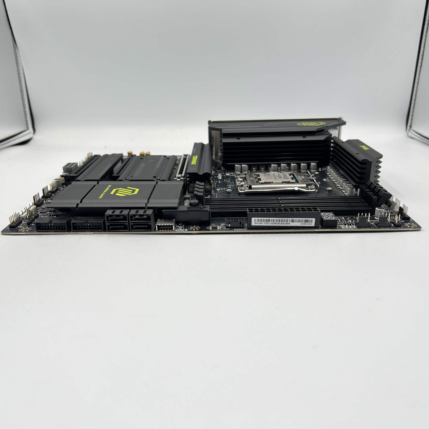 MSi MAG X870 TOMAHAWK WIFI AM5 AMD Ryzen 7 9800X3D 8 Core 4.70GHz ATX