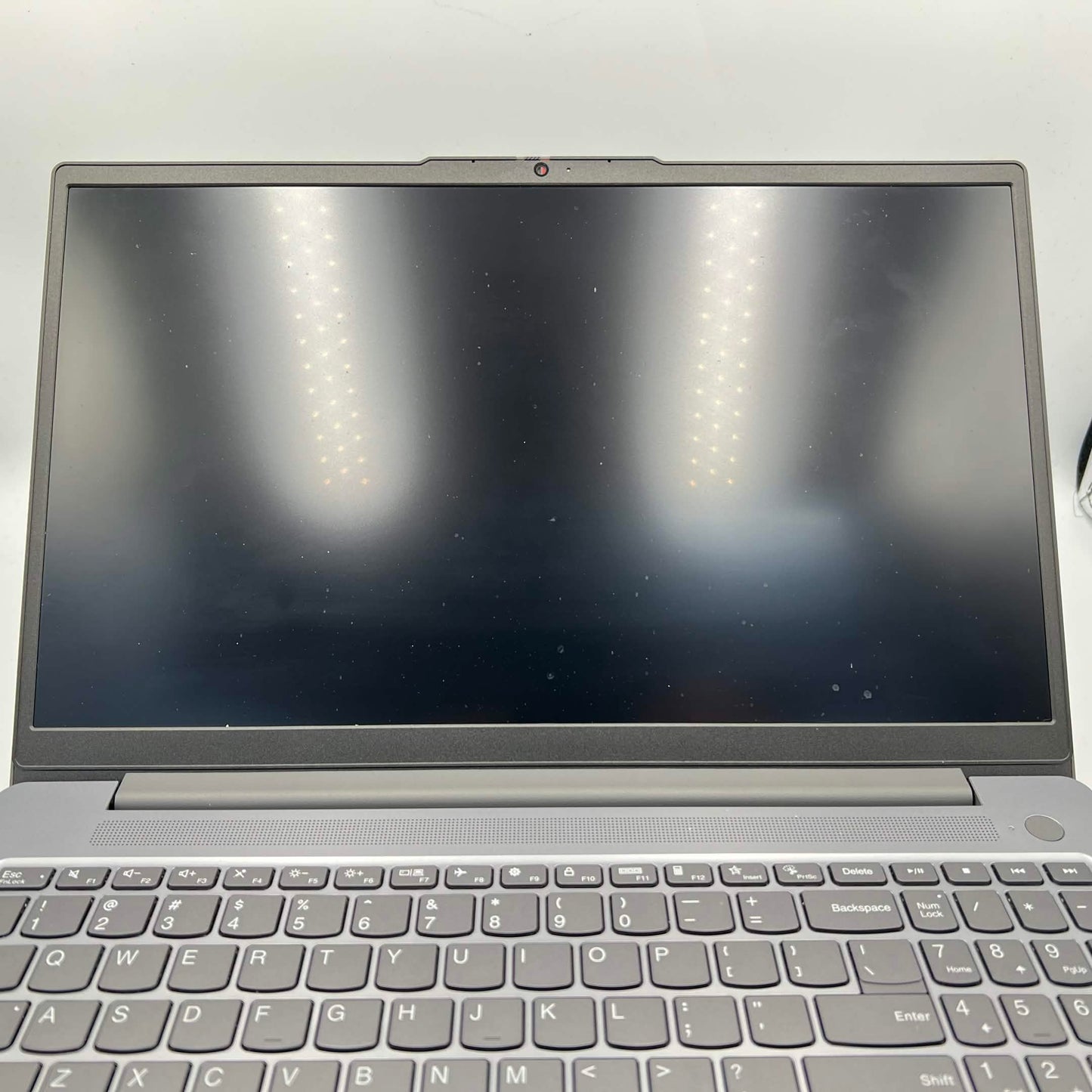 Lenovo IdeaPad Slim 3 15AMN8 15.6" Ryzen 5 7520U 2.8GHz 8GB RAM 256GB SSD