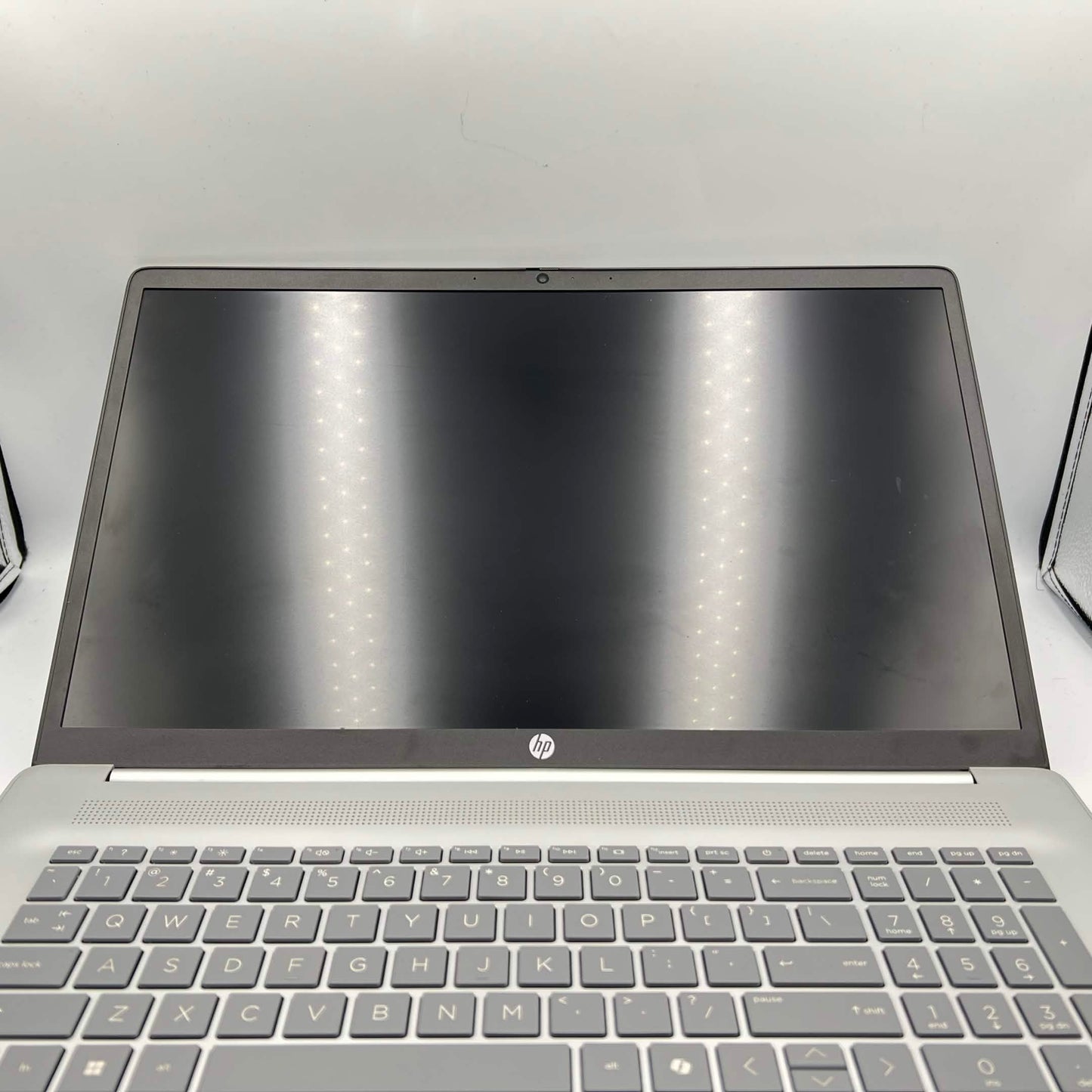 HP Laptop 17-CP2025DX 15.6" Ryzen 5 7520U 2.8GHz 8GB RAM 512GB SSD
