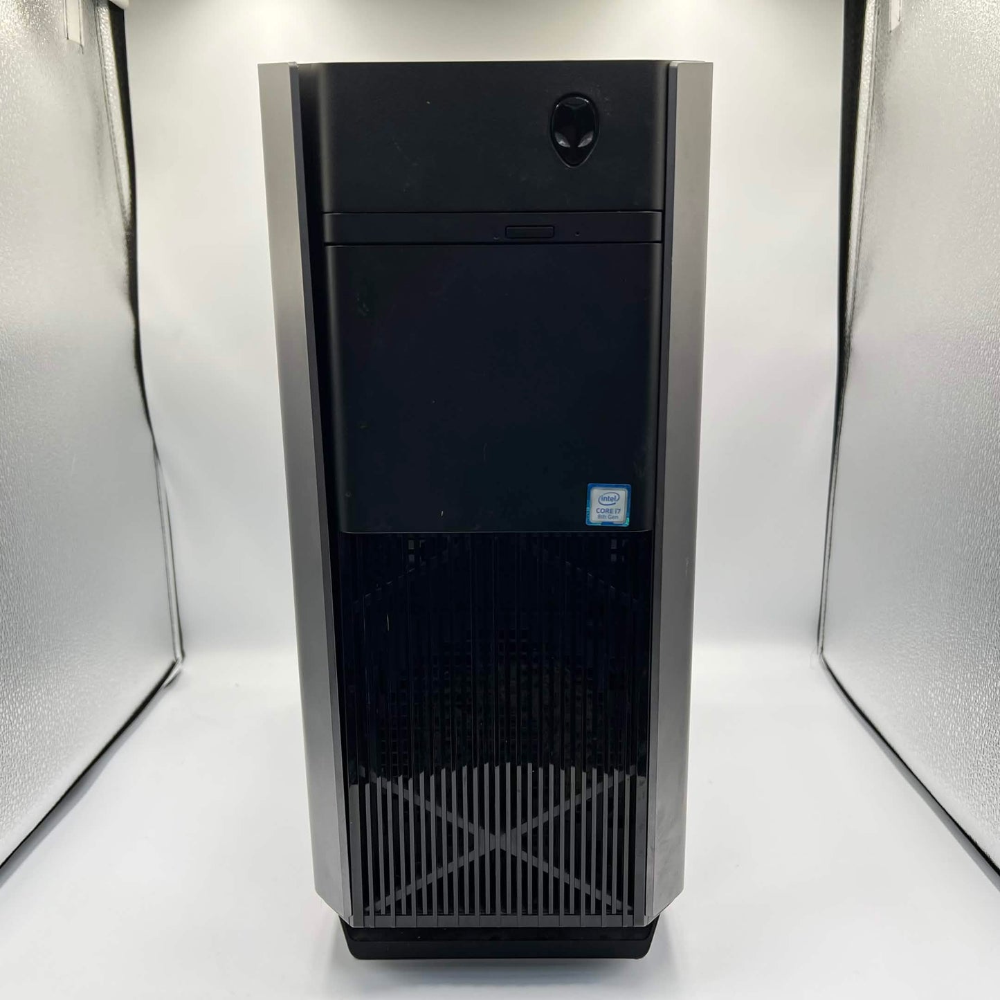 Alienware Aurora R7 AWAUR7-7066SLV-PUS Core i7-8700K 3.70GHz 16GB RAM 256GB SSD 2TB HDD GeForce RTX 2080