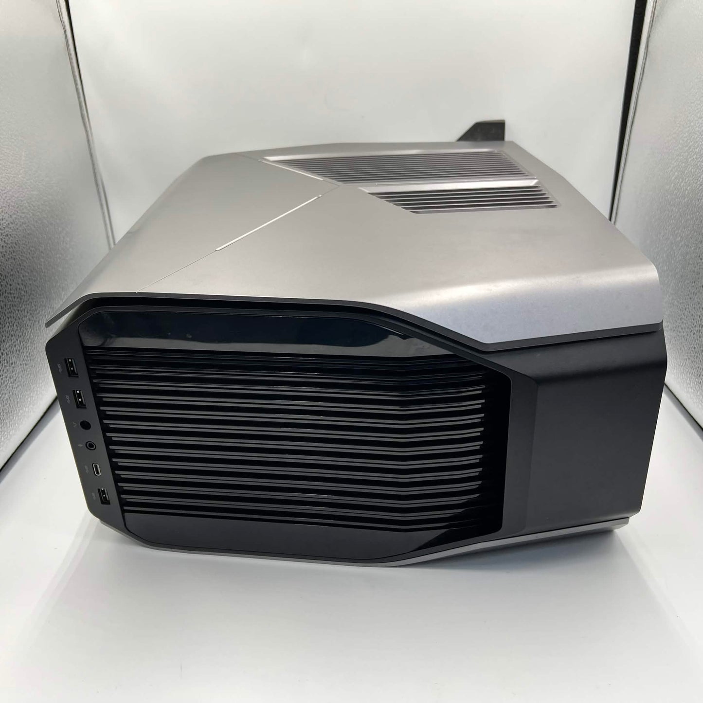 Alienware Aurora R7 AWAUR7-7066SLV-PUS Core i7-8700K 3.70GHz 16GB RAM 256GB SSD 2TB HDD GeForce RTX 2080