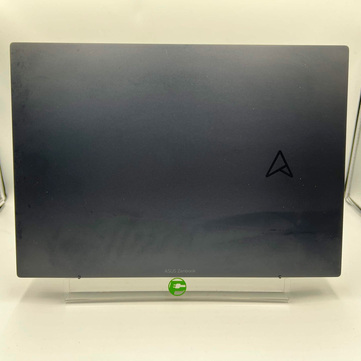 Asus Zenbook 14 OLED UM3420Y 14" Ryzen 5 7530U 2.0GHz 8GB RAM 256GB SSD