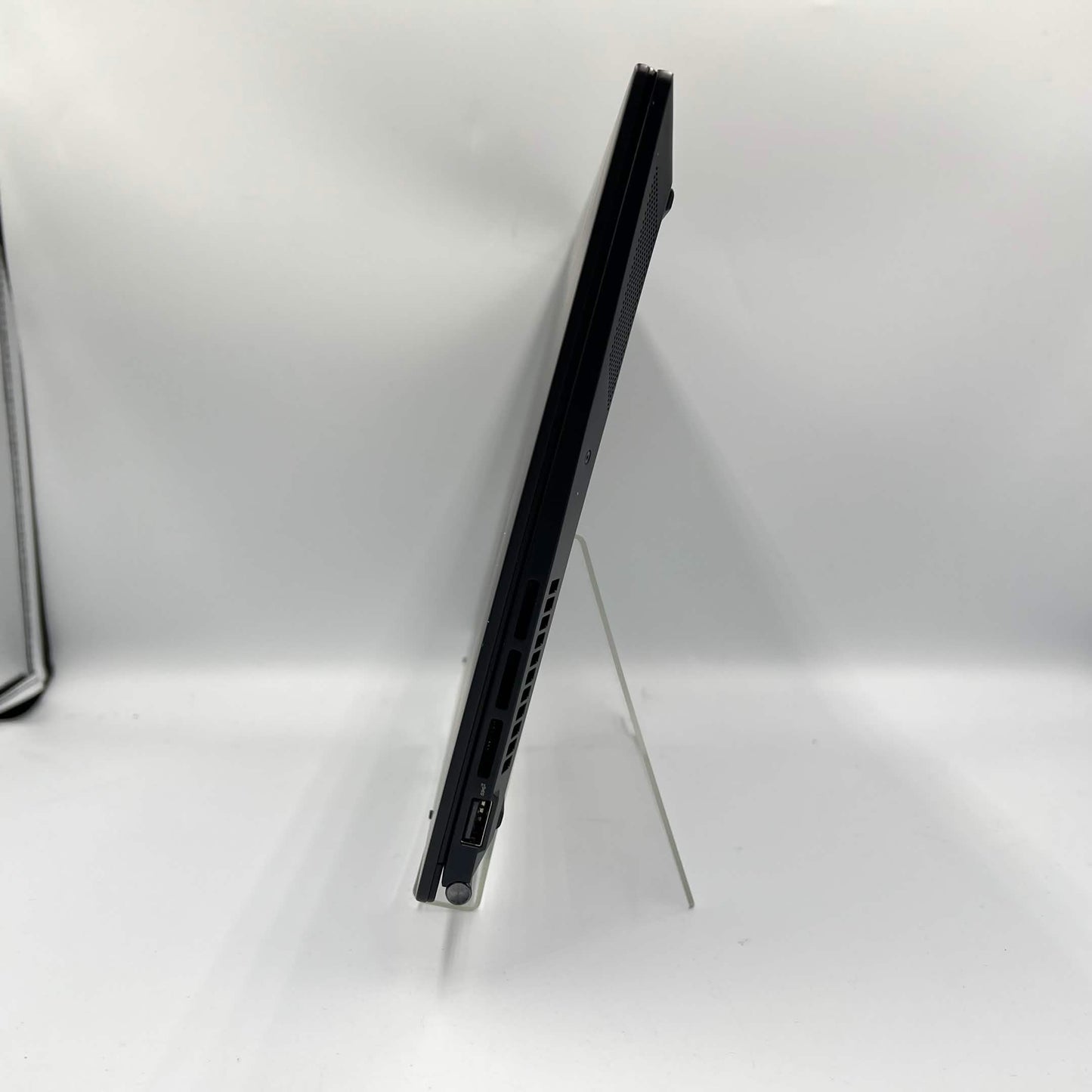 Asus Zenbook 14 OLED UM3420Y 14" Ryzen 5 7530U 2.0GHz 8GB RAM 256GB SSD