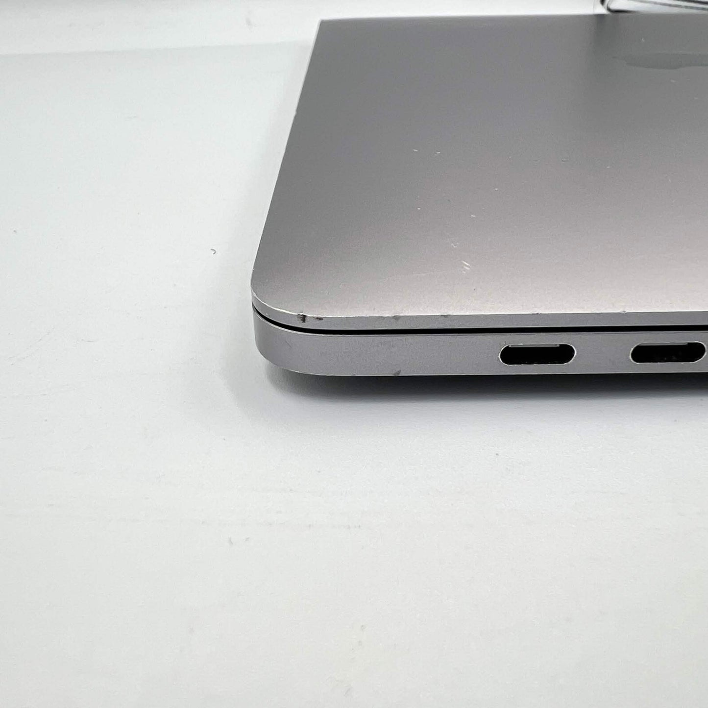 2020 Apple MacBook Pro 13.3" i5 1.4GHz 8GB RAM 256GB SSD Silver A2289