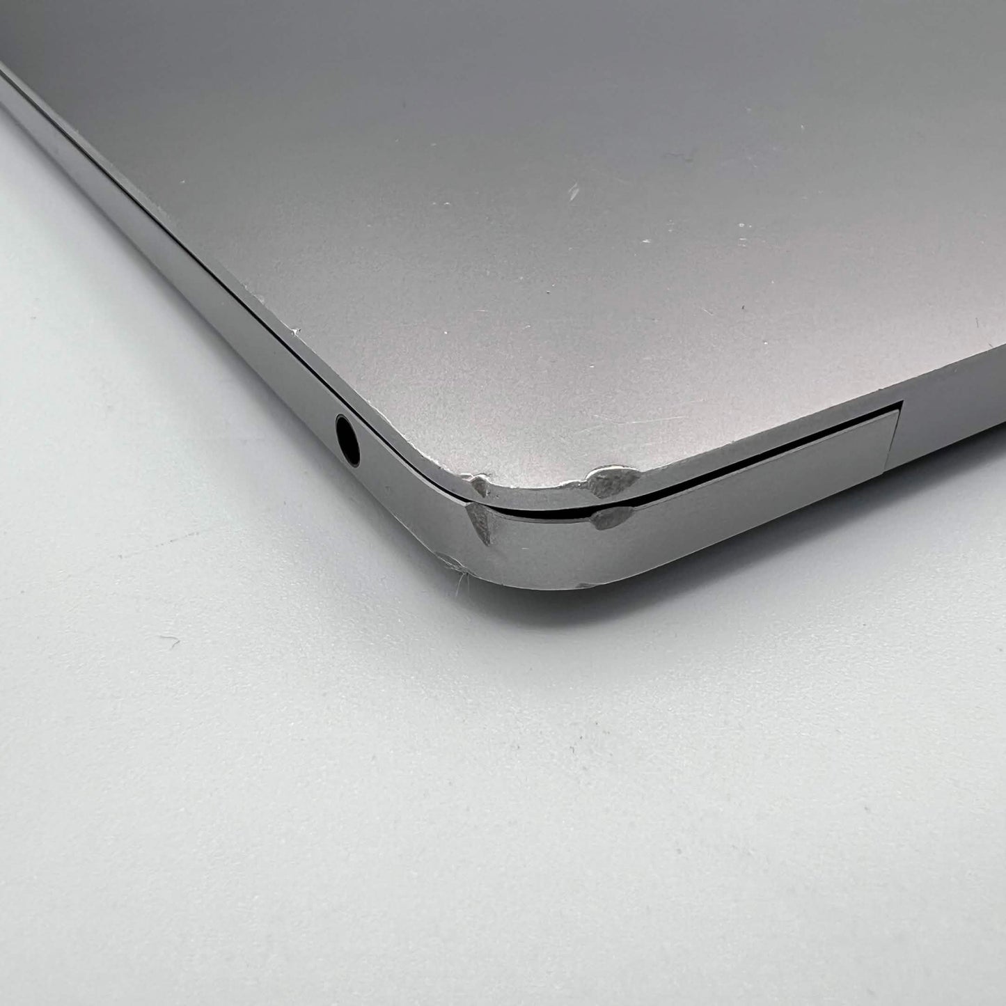 2020 Apple MacBook Pro 13.3" i5 1.4GHz 8GB RAM 256GB SSD Silver A2289